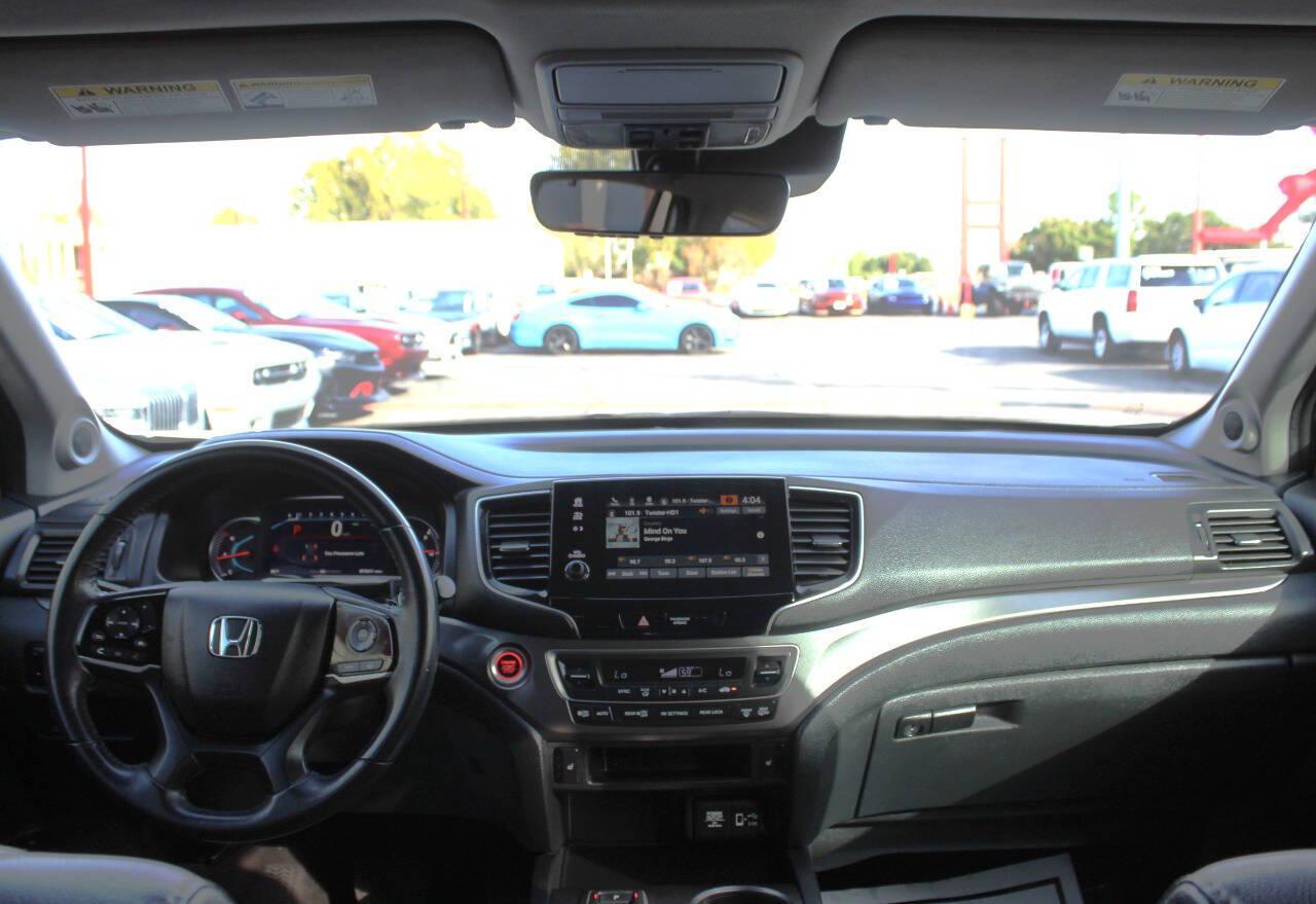 2021 White Honda Pilot EXL 2WD (5FNYF5H55MB) with an 3.5L V6 280hp 262ft. lbs. 3.5L V6 engine, Automatic 9-Speed transmission, located at 4301 NW 39th , Oklahoma City, OK, 73112, (405) 949-5600, 35.512135, -97.598671 - Hablamos espanol. SPEND SMART --- BUY FROM SUPER SPORTS. ALL PRICES, DOWN PAYMENTS, PAYMENTS, AND FINANCE TERMS ARE NEGOTIABLE AT THE TIME OF APPROVAL. WE WILL WORK WITH YOU TO FIT YOUR BUDGET. WE WILL EVEN LOWER AND ADJUST THE NUMBERS TO HELP MAKE THE VEHICLE MORE AFFORDABLE FOR YOU.- Photo#21