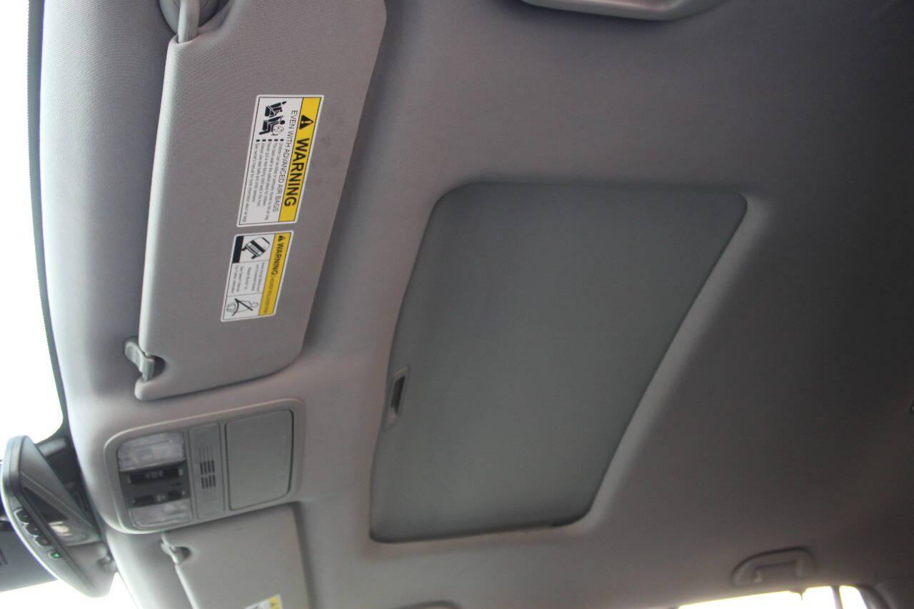 2021 White Honda Pilot EXL 2WD (5FNYF5H55MB) with an 3.5L V6 280hp 262ft. lbs. 3.5L V6 engine, Automatic 9-Speed transmission, located at 4301 NW 39th , Oklahoma City, OK, 73112, (405) 949-5600, 35.512135, -97.598671 - Hablamos espanol. SPEND SMART --- BUY FROM SUPER SPORTS. ALL PRICES, DOWN PAYMENTS, PAYMENTS, AND FINANCE TERMS ARE NEGOTIABLE AT THE TIME OF APPROVAL. WE WILL WORK WITH YOU TO FIT YOUR BUDGET. WE WILL EVEN LOWER AND ADJUST THE NUMBERS TO HELP MAKE THE VEHICLE MORE AFFORDABLE FOR YOU.- Photo#22